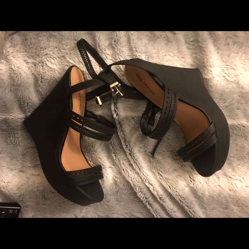 Black wedges